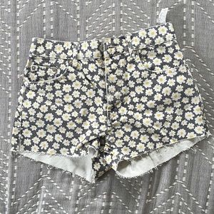 Zara raw edge daisy print denim shorts sz 2 fit like 0